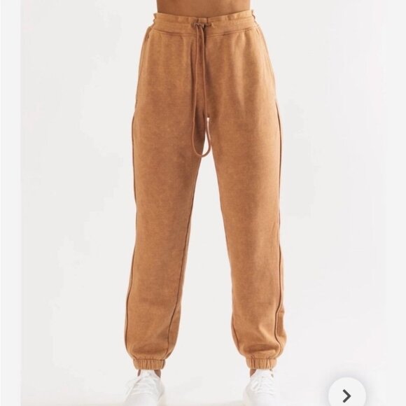 Alphalete Essential Oversized Jogger Pants In Brown Adjustable Waist In XS & S - Picture 2 of 2